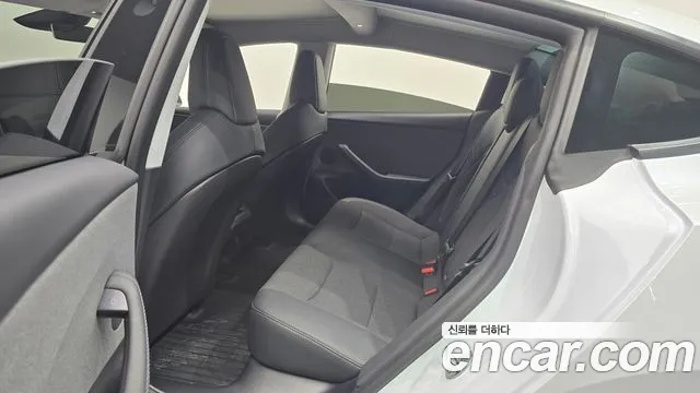 Tesla Model 3 — Фото автомобиля 17