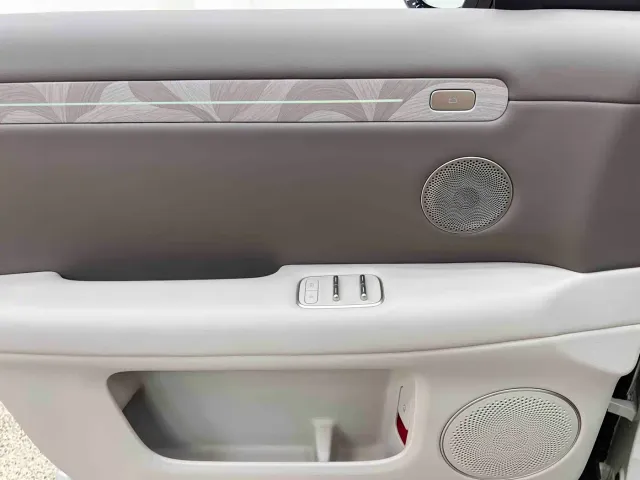 IM Motors LS6 — Фото автомобиля 11