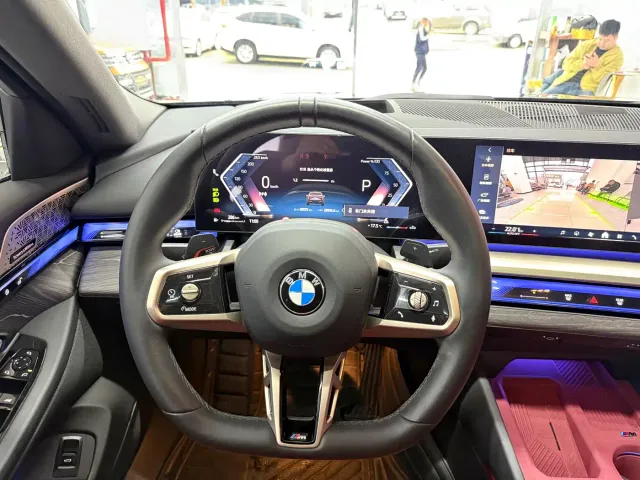 BMW 5 Series — Фото автомобиля 9