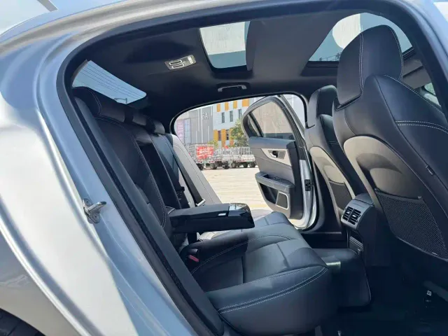 Jaguar XEL — Фото автомобиля 21