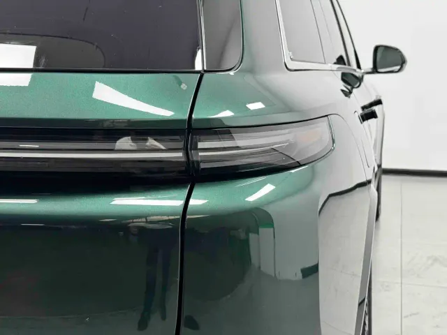 Li Auto L8 — Фото автомобиля 17