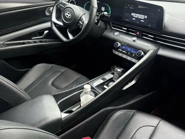 Hyundai Elantra — Фото автомобиля 3
