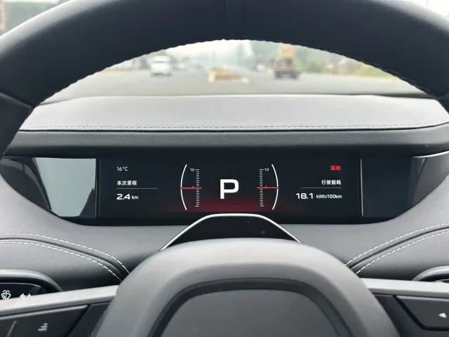 Xiaomi SU7 — Фото автомобиля 17