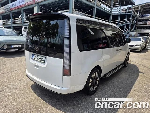 Hyundai Staria Staria Lounge 9 мест — Фото автомобиля 3