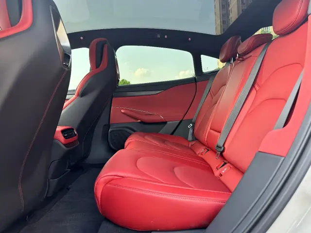 Xiaomi SU7 — Фото автомобиля 7
