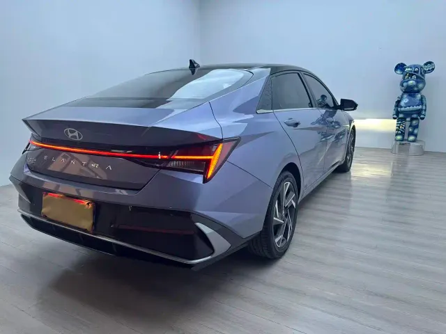 Hyundai Elantra — Фото автомобиля 5