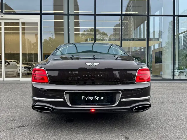 Bentley Flying Spur Plug-in Hybrid 2026 Model 4.0T V8 Standard Edition — Фото автомобиля 5