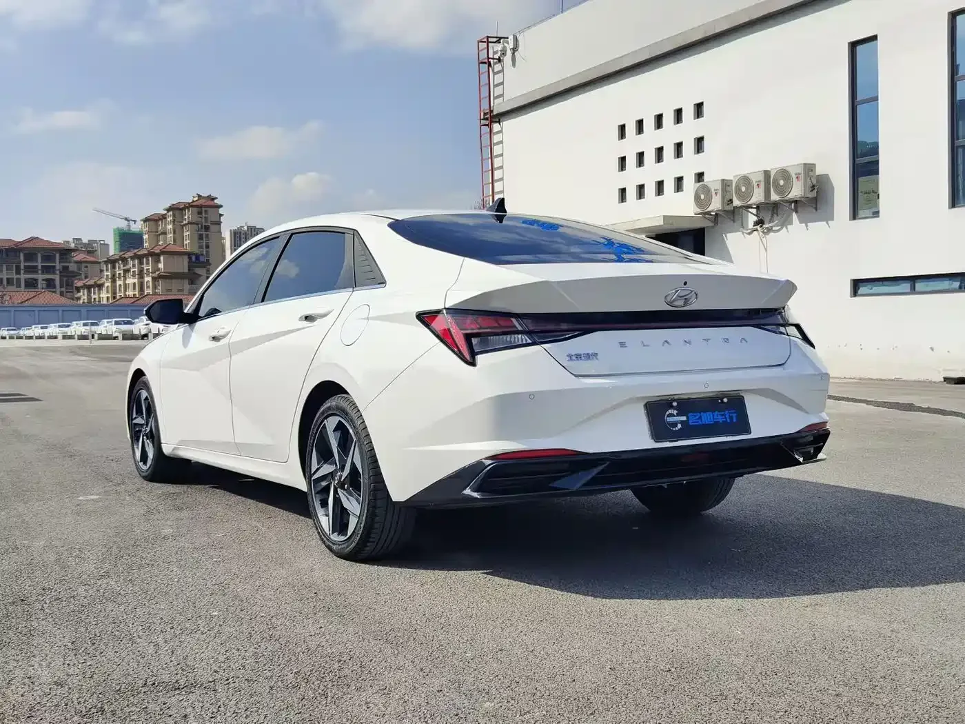 Hyundai Elantra 2021 1.5L CVT LUX Premium Edition — Фото автомобиля 7