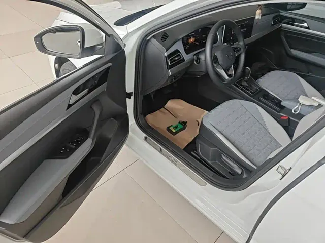 Volkswagen Lavida — Фото автомобиля 15