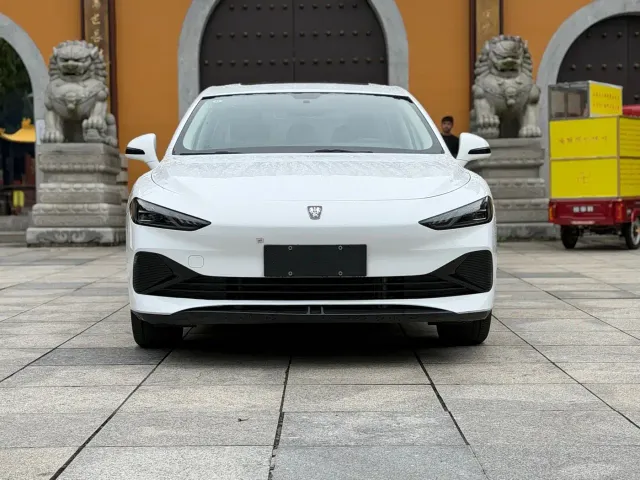 Roewe D7 — Фото автомобиля 2