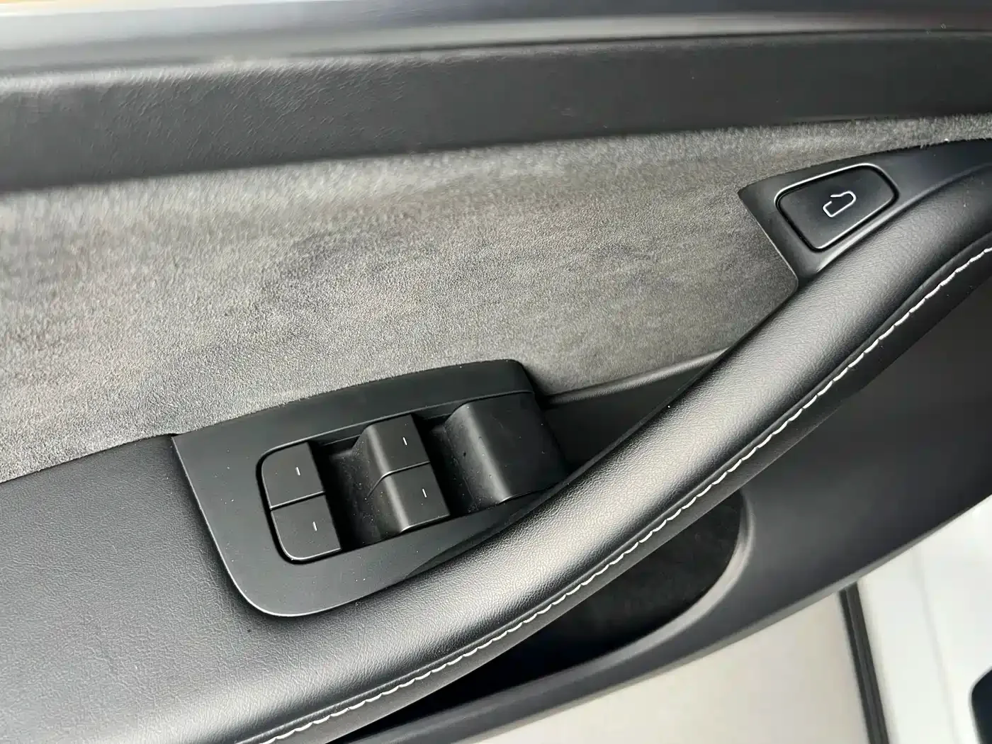Tesla Model Y 2022 Facelift Rear-Wheel Drive Version — Фото автомобиля 13