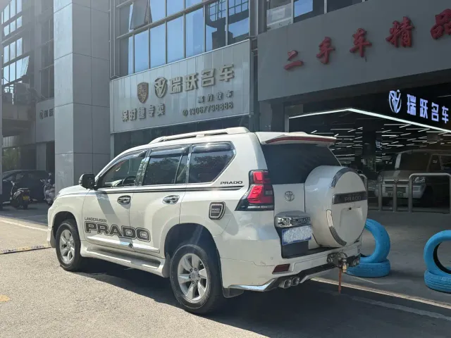 Toyota Prado — Фото автомобиля 3