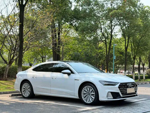 Фотография автомобиля — Audi A7L