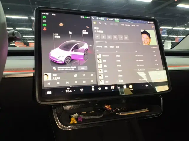 Tesla Model Y — Фото автомобиля 12