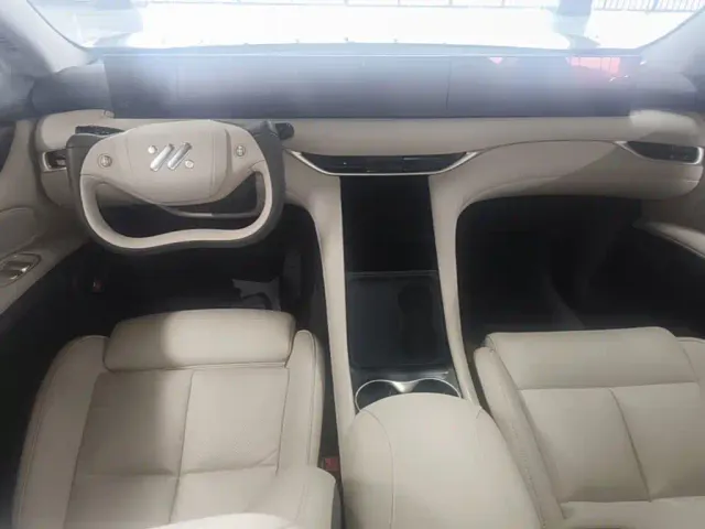 IM Motors LS6 — Фото автомобиля 9