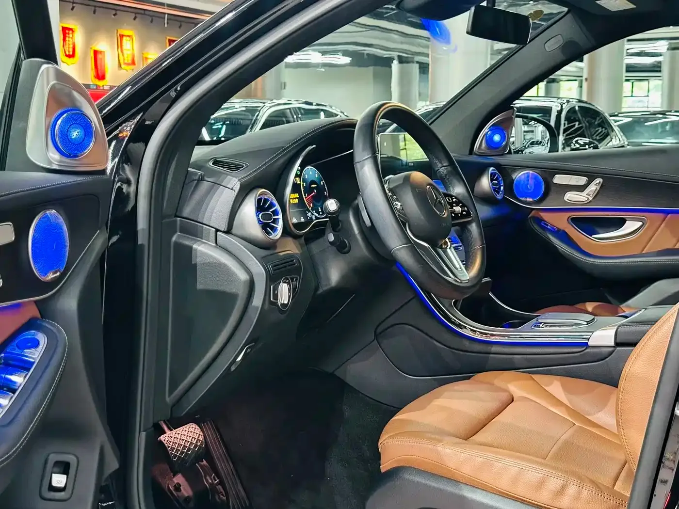 Mercedes-Benz Mercedes-Benz GLC Coupe 2023 Model GLC 300 4MATIC Coupe SUV — Фото автомобиля 4