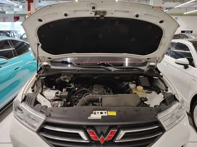 Wuling Hongguang — Фото автомобиля 19