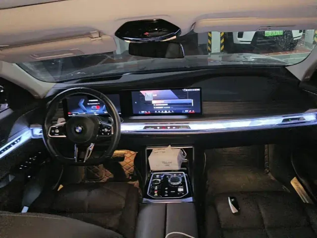 BMW 7 Series — Фото автомобиля 11