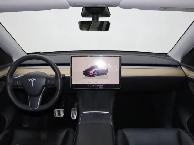 Tesla Model Y — Фото автомобиля 15
