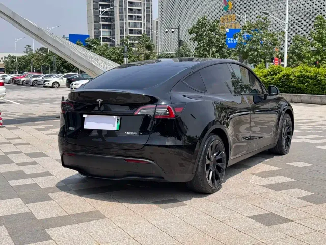 Tesla Model Y — Фото автомобиля 4