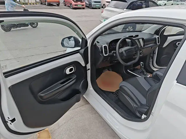 Roewe Clever — Фото автомобиля 11