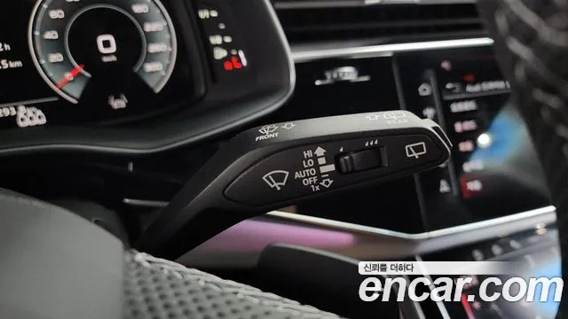 Audi Q8 55 TFSI quattro Premium — Фото автомобиля 22