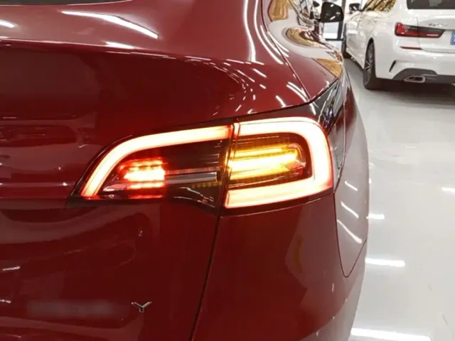 Tesla Model Y — Фото автомобиля 7