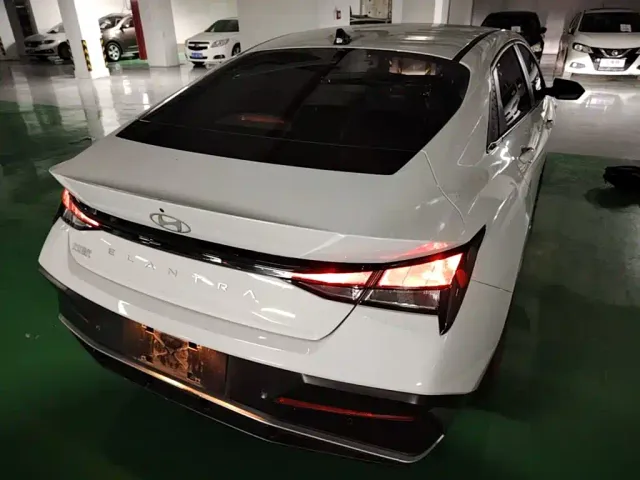 Hyundai Elantra — Фото автомобиля 6