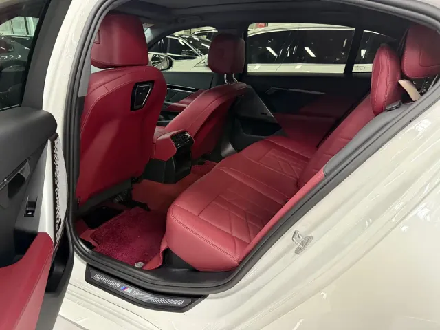 BMW 5 Series — Фото автомобиля 6