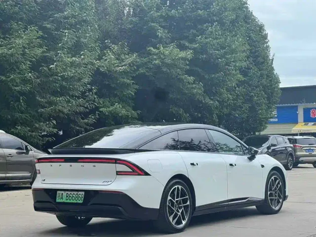 Xpeng P7+ — Фото автомобиля 7