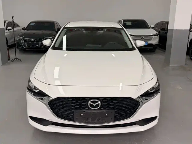 Mazda Axela — Фото автомобиля 2
