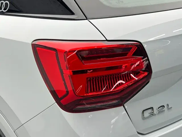 Audi Q2L — Фото автомобиля 10