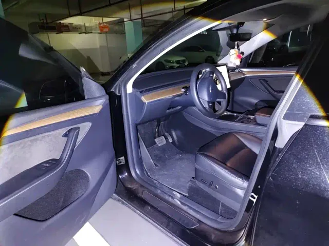 Tesla Model Y — Фото автомобиля 13