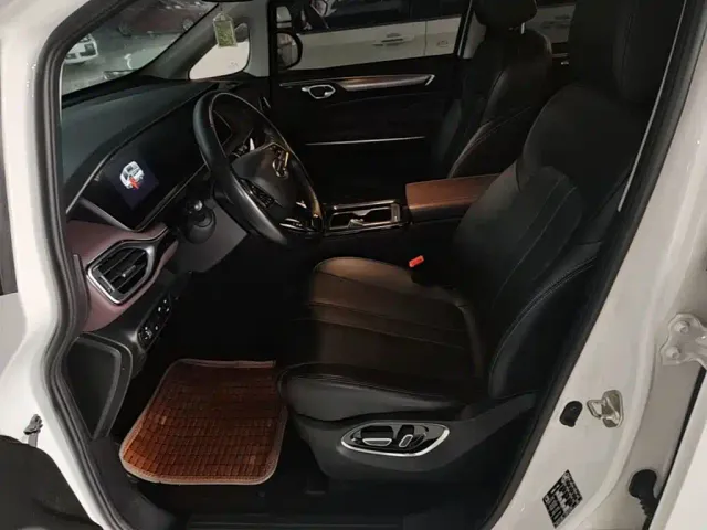 GAC Trumpchi M6 — Фото автомобиля 14