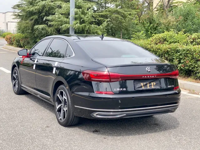 Volkswagen Passat — Фото автомобиля 7