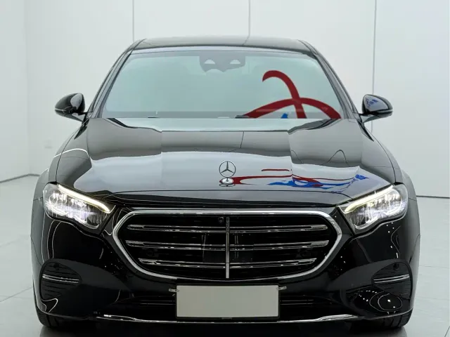 Mercedes-Benz E-Class — Фото автомобиля 3