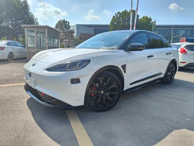 Arcfox Alpha S — Фото автомобиля 3