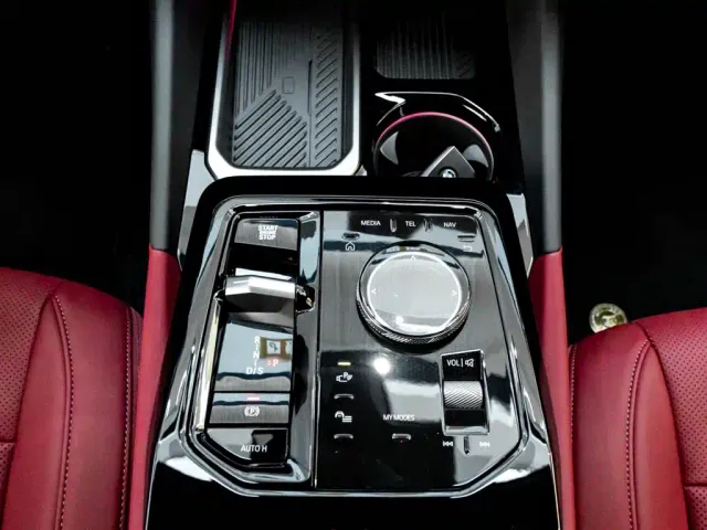 BMW BMW 5 Series 2026 BMW 530Li Year of the Horse Edition — Фото автомобиля 19