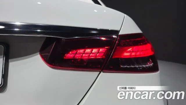 Mercedes-Benz E-Class — Фото автомобиля 22