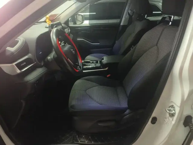 Toyota Highlander — Фото автомобиля 8