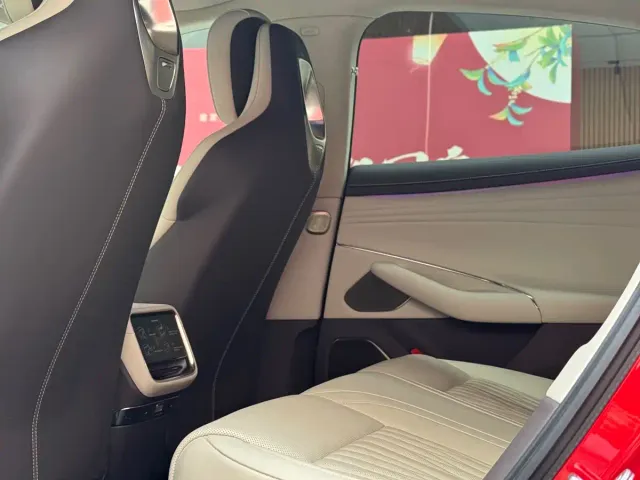 Xiaomi SU7 — Фото автомобиля 13