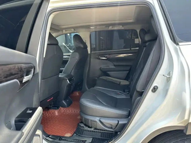 Toyota Highlander — Фото автомобиля 7