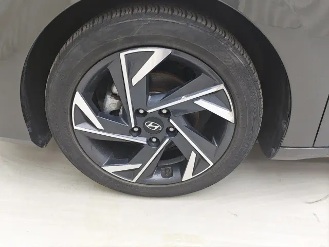 Hyundai Elantra — Фото автомобиля 15