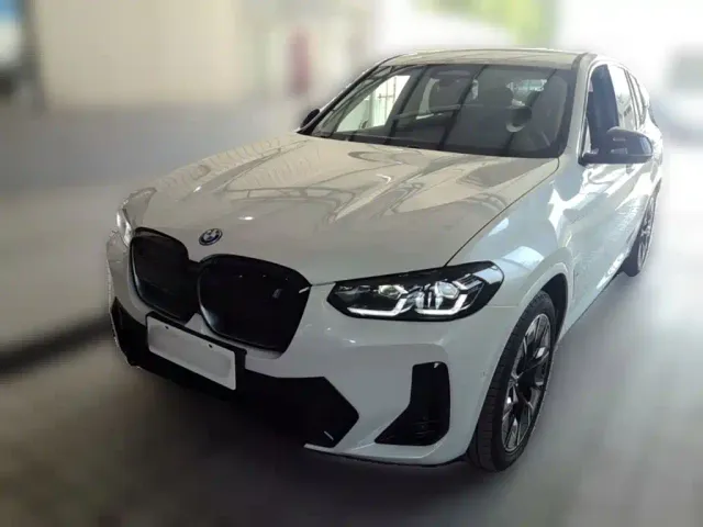 Фотография автомобиля — BMW iX3