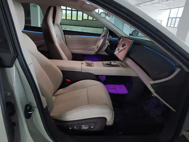 Xiaomi SU7 — Фото автомобиля 11