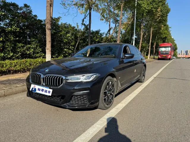 Фотография автомобиля — BMW 5 Series