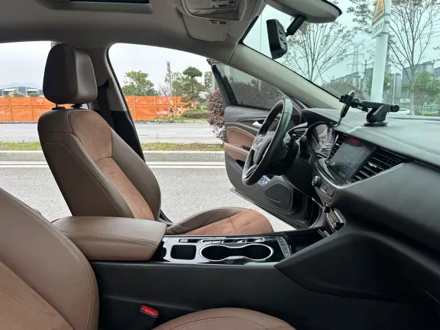 Buick Regal — Фото автомобиля 12
