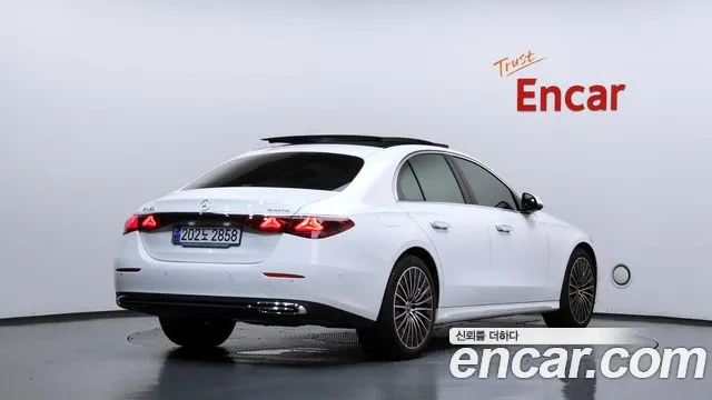 Mercedes-Benz E-Class — Фото автомобиля 2