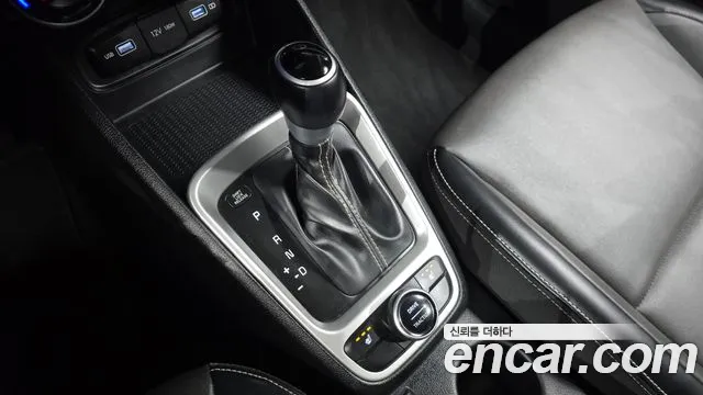 Hyundai Venue — Фото автомобиля 12
