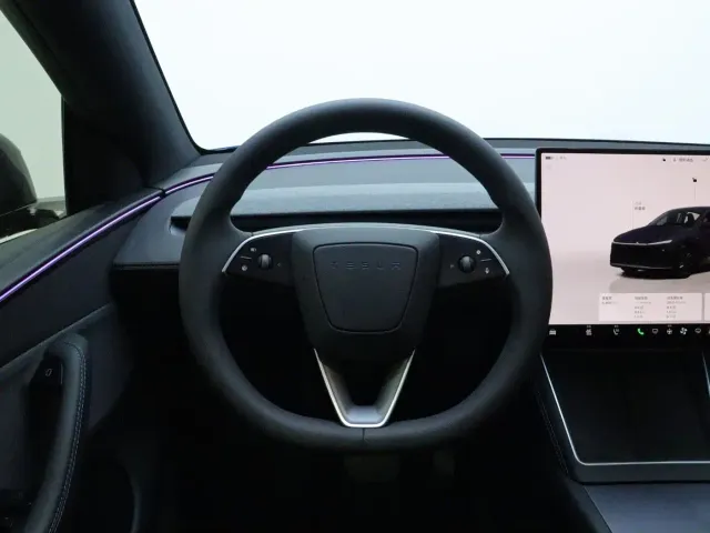 Tesla Model Y — Фото автомобиля 18